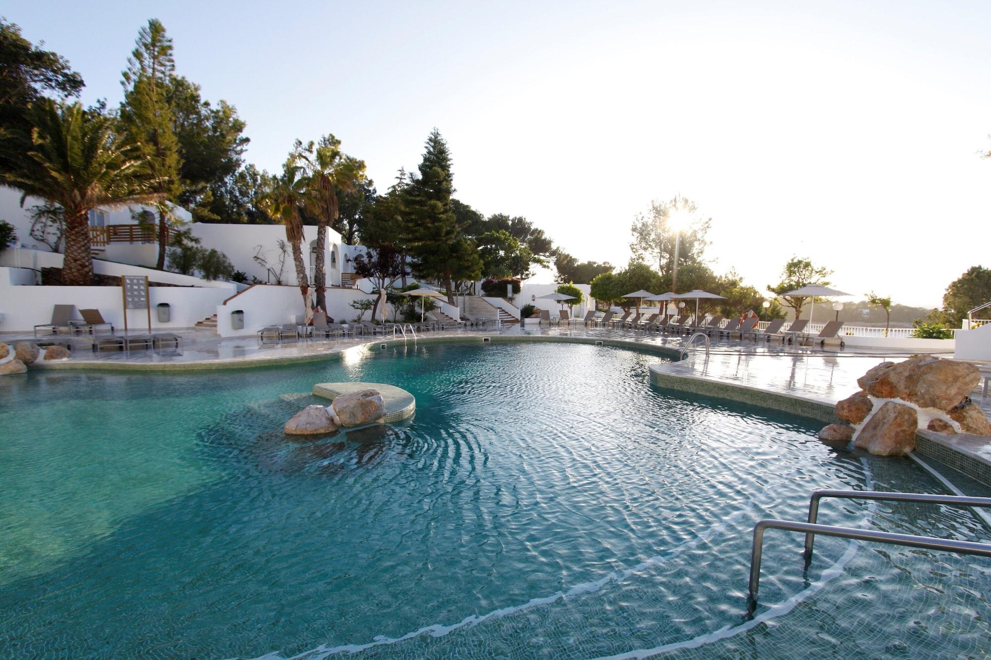 Bg Portinatx Beach Club Hotel Екстер'єр фото