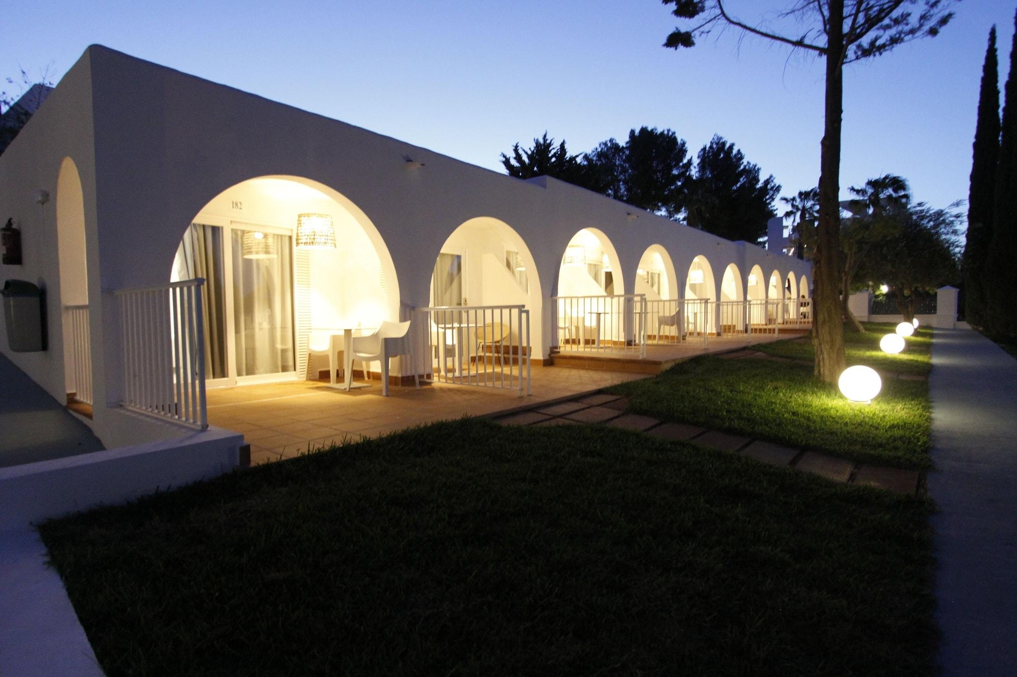 Bg Portinatx Beach Club Hotel Екстер'єр фото