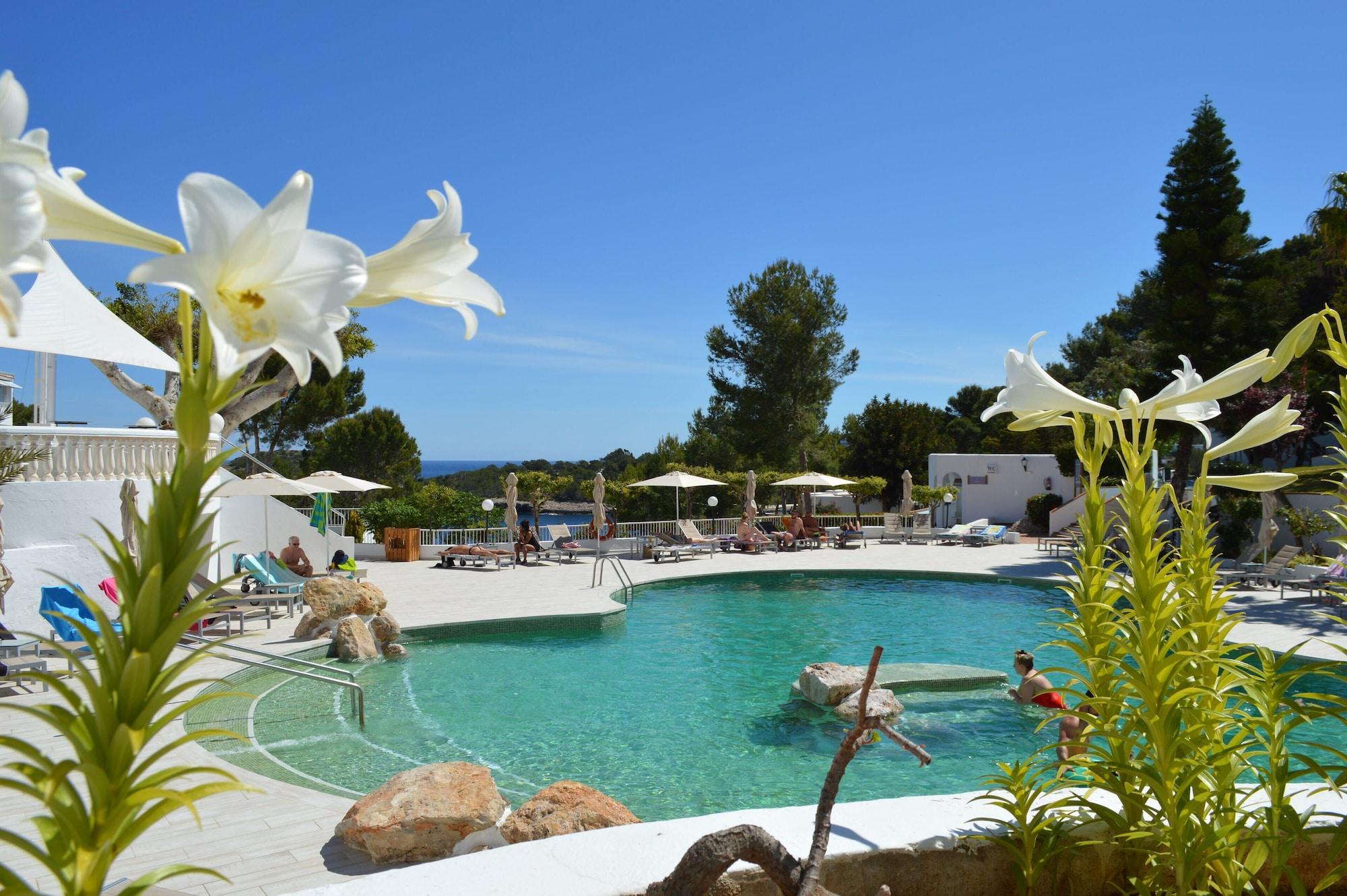 Bg Portinatx Beach Club Hotel Екстер'єр фото