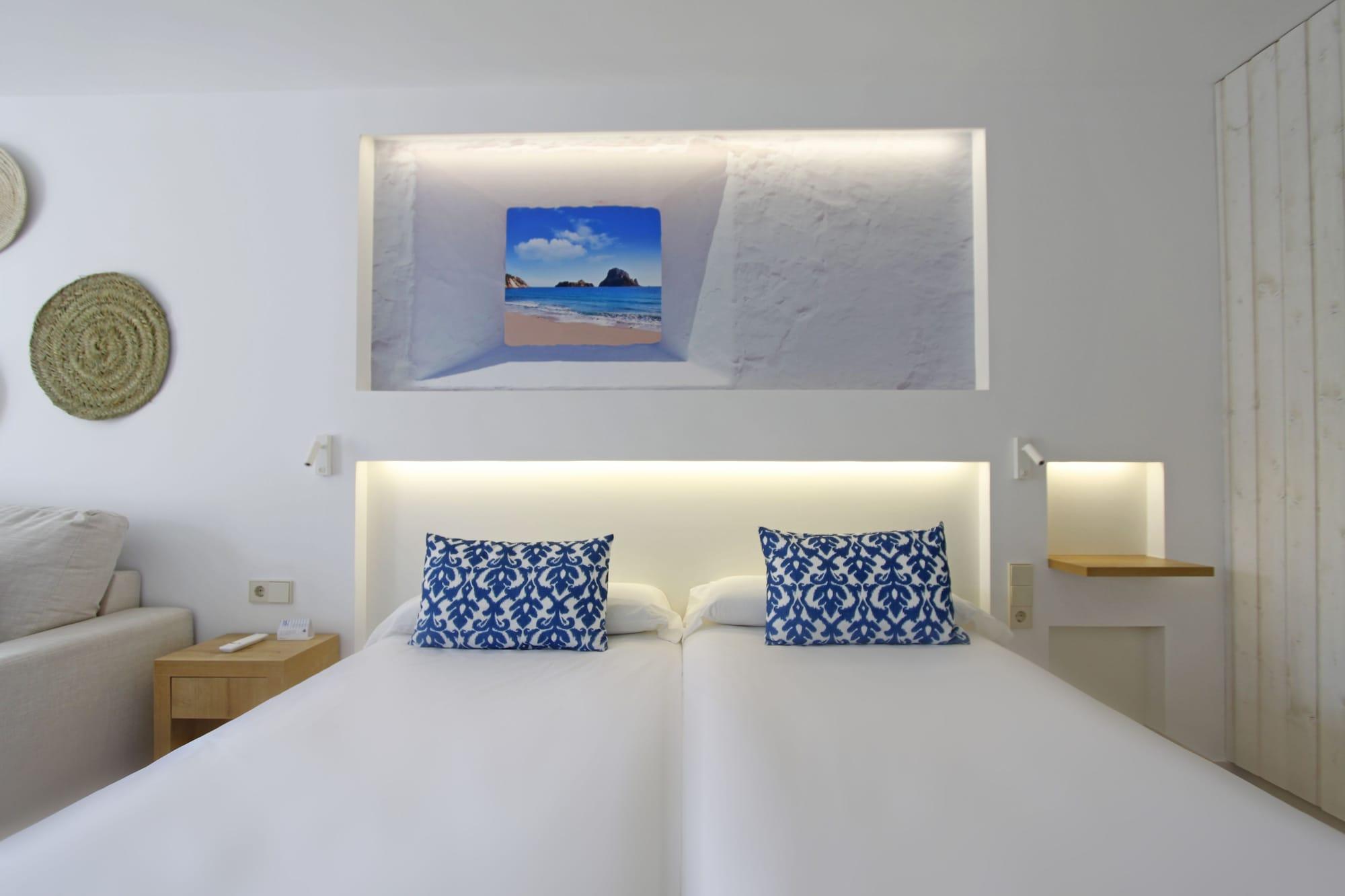 Bg Portinatx Beach Club Hotel Екстер'єр фото
